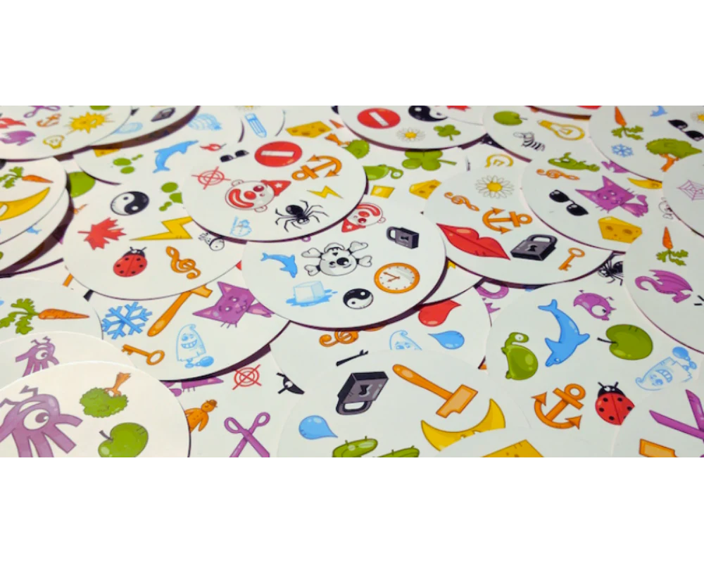 Dobble - Juego de Mesa en Español - Asmodee